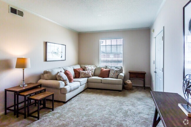 2 habitaciones, 2 baños - 1150 pies cuadrados - Sala de estar - Camden Grove Apartments