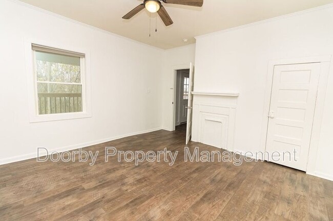 Photo - 1123 Lang St SE