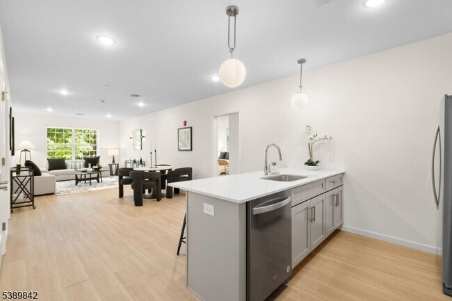 70 Ridgedale Ave Unit 205