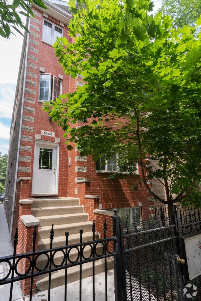 Building Photo - 1064 N Marshfield Ave Rental