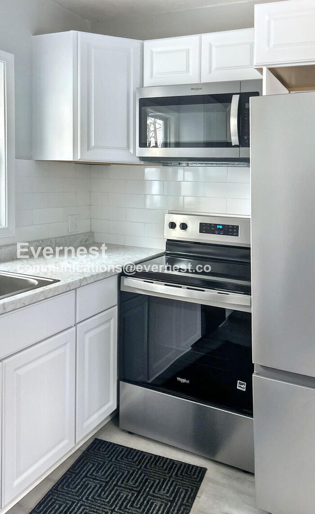 Photo - 1270 Moore St