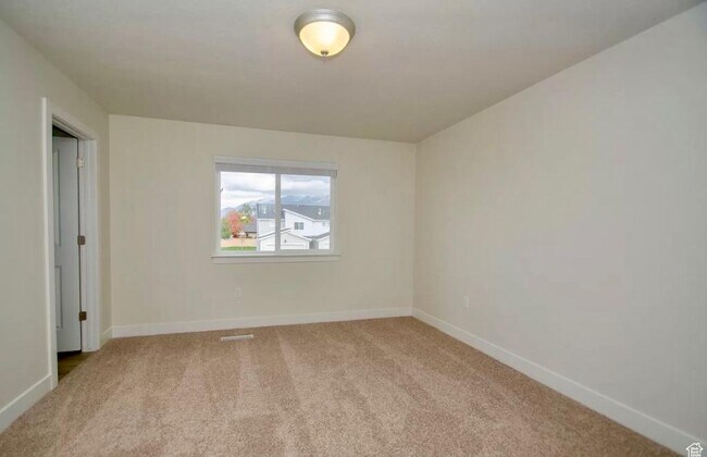 Photo - 855 W 600 S