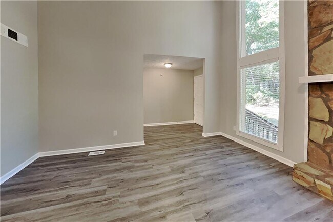 Photo - 2021 Kramer Way
