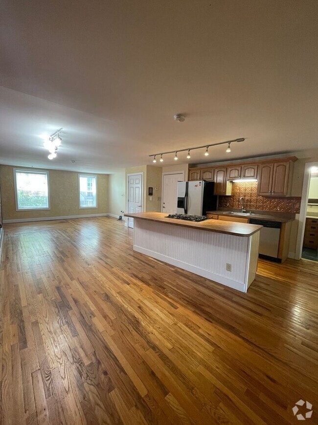 Building Photo - 323 E Water St Unit 323-02 Rental