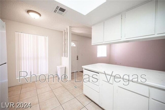 Photo - 4300 N Lamont St Unidad #293