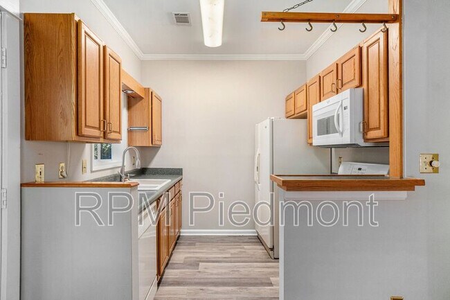 Photo - 388 Oakland Ave SE