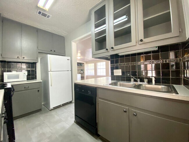 Photo - 30th-407 E Unit A