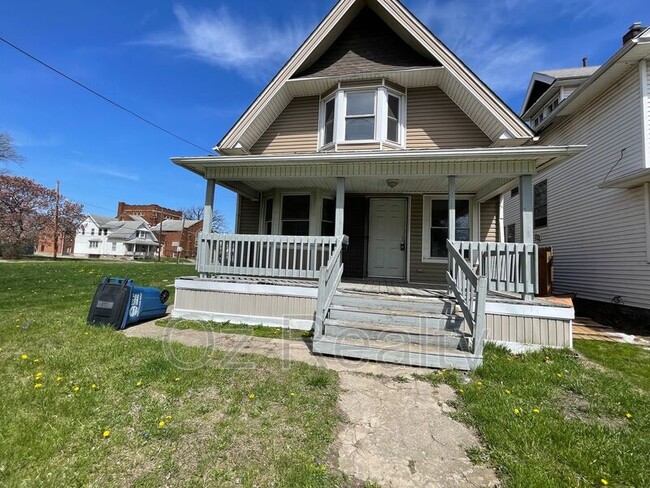 Photo - 640 Nesslewood Ave House