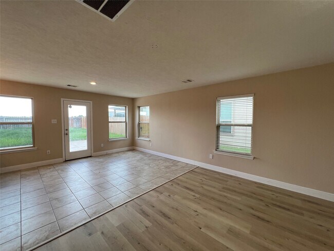 Photo - 2514 Hawthorn Park Ct