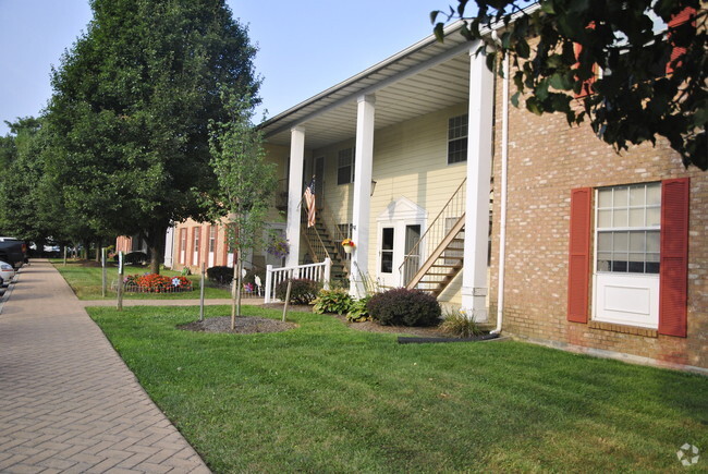 Building Photo - Londontowne and Robinwood Apartments