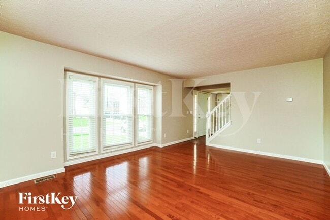 Photo - 841 Elgin Cir