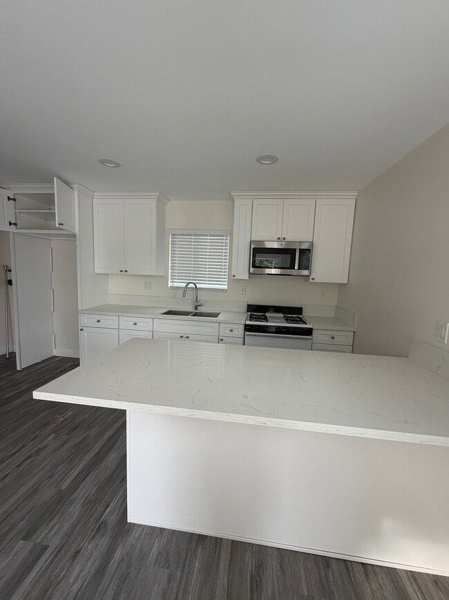 Photo - 331 W Walnut Ave