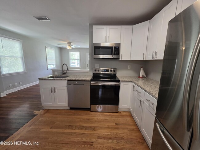 Photo - 3353 Dellwood Ave