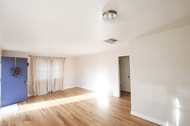 Photo - 3025 Holly St