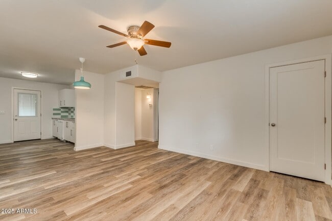 Building Photo - 1245 W 4th St Rental