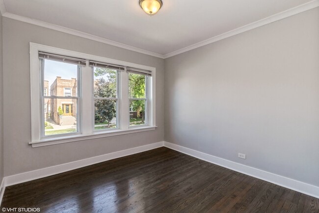 Photo - 4738 N Lowell Ave Unidad 2