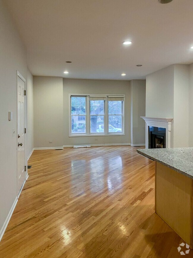 Building Photo - 2722 N Wayne Ave Unit 2717-1N Rental