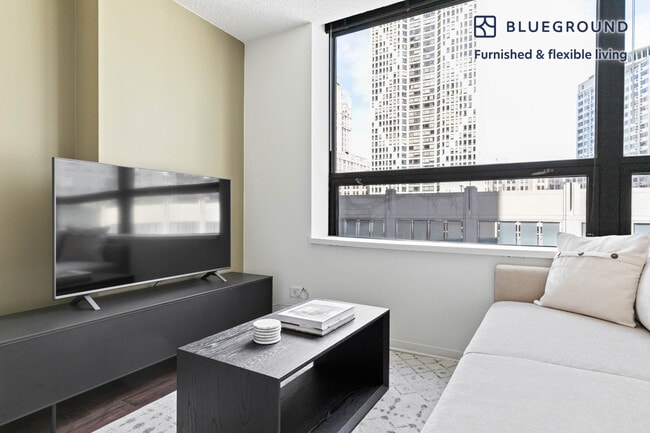 Photo - 445 E Ohio St Unidad SI FL16-ID786