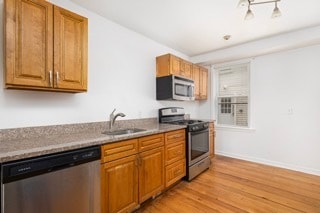 Building Photo - 170 Almy St Unit 1R