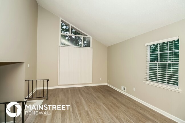 Photo - 6745 Buckhurst Trail