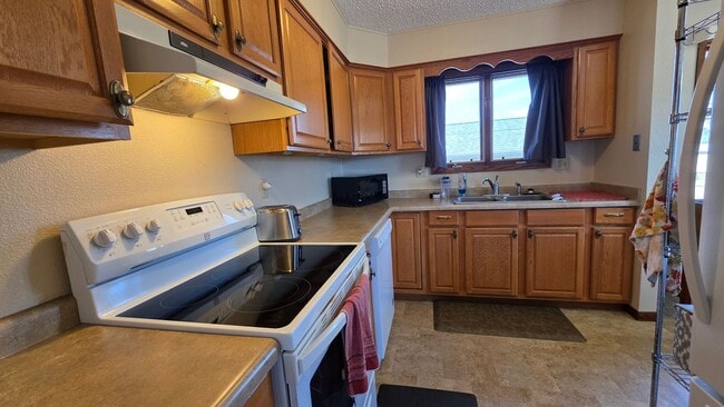 Photo - Cute Twinhome is South/Central Bismarck