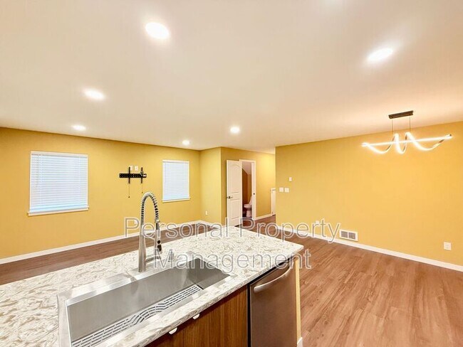 Photo - 5715 NE 74th Ct