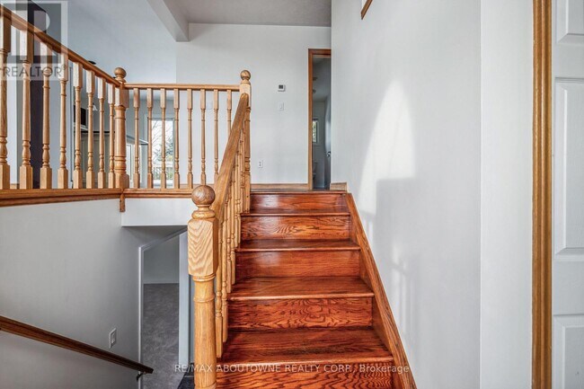 Photo - 82 Whitlaw Way