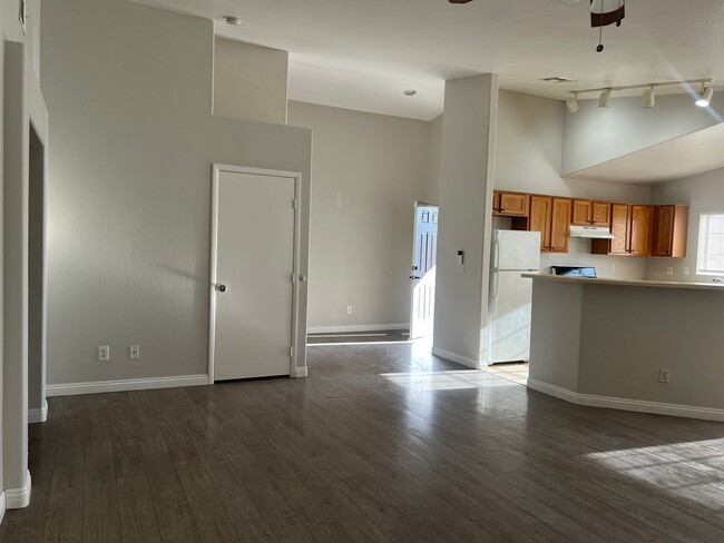 Photo - 2708 Ganzo St