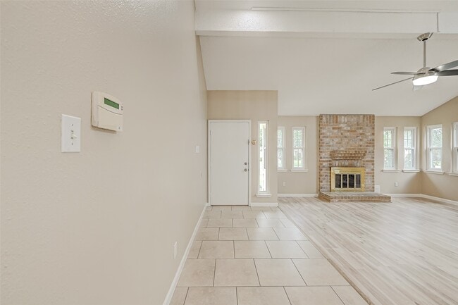 Photo - 2302 Brook View Ln