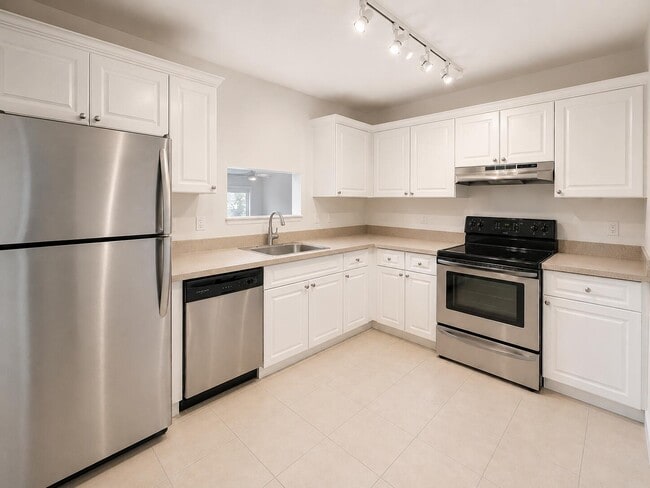 Photo - 711 N Pine Island Rd Unit 204