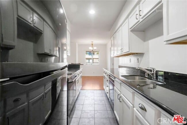 Building Photo - 5003 Tilden Ave Unit 109