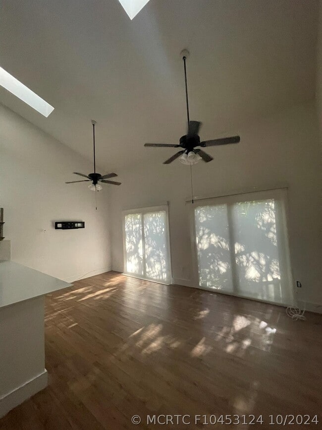 Photo - 448 SE 14th St