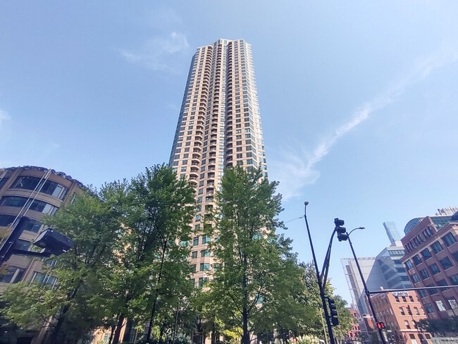 Building Photo - 400 N La Salle Dr Unit 1506