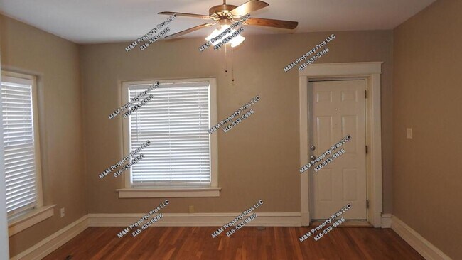 Photo - 710 E 26th St