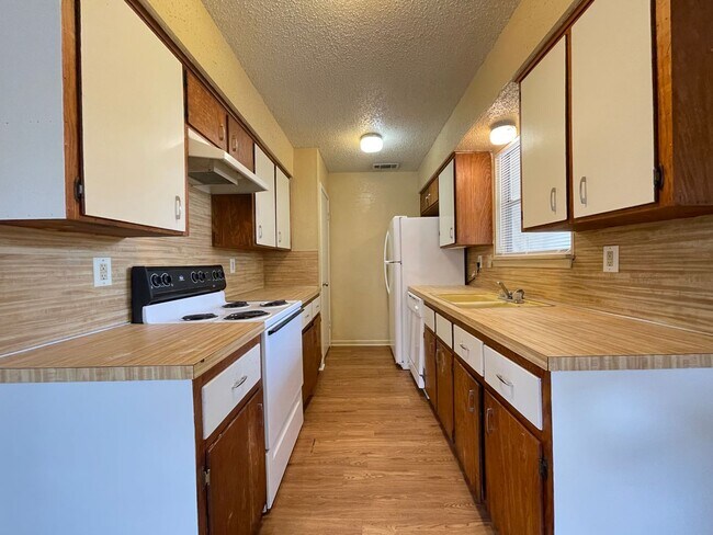 Photo - 2208 Hunt Dr Unit Apt B