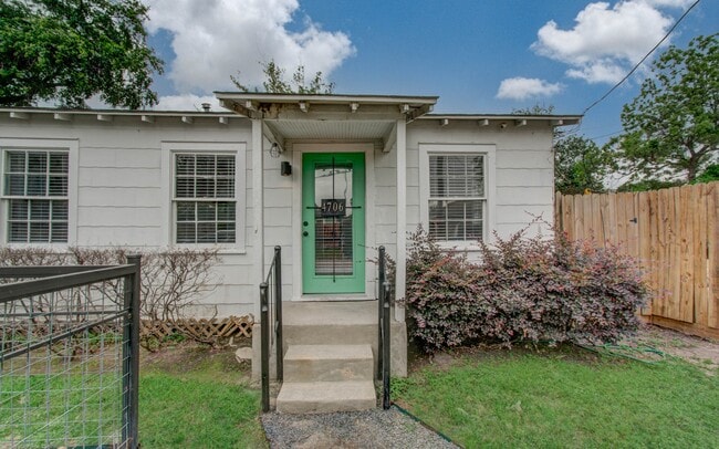 Photo - 4706 Fisk St