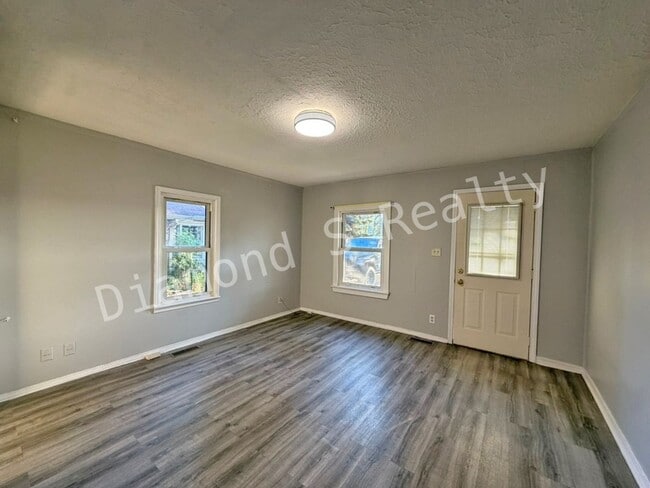 Photo - MOVE IN SPECIAL!  Cute 3 bedroom home close to Evangel University and Spfd/Green County Park Board