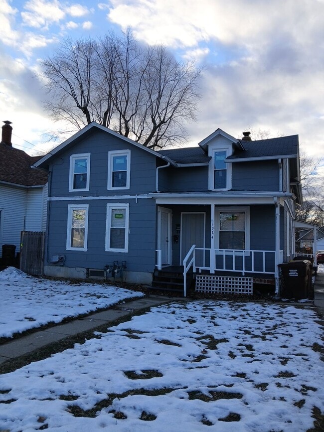 Building Photo - 1924 Latham St