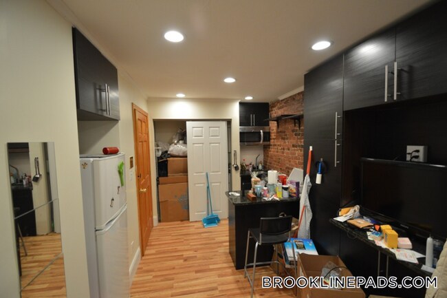 1689 Beacon St Unidad 6