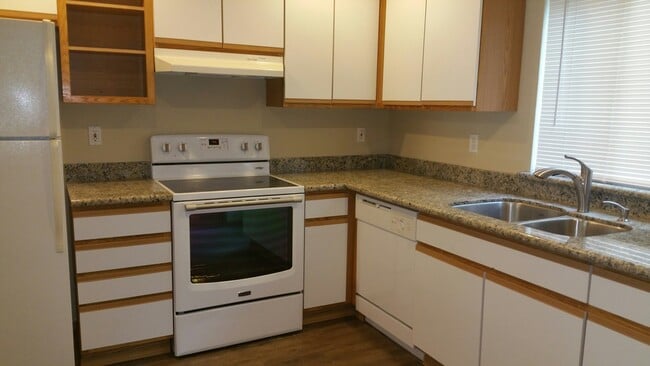 Photo - Spacious Puyallup Townhouse!