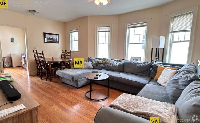 Building Photo - 74 Brooks St Unit 2 Rental