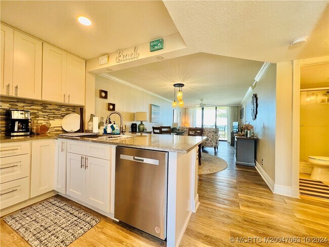 7380 S Ocean Dr Unidad 221