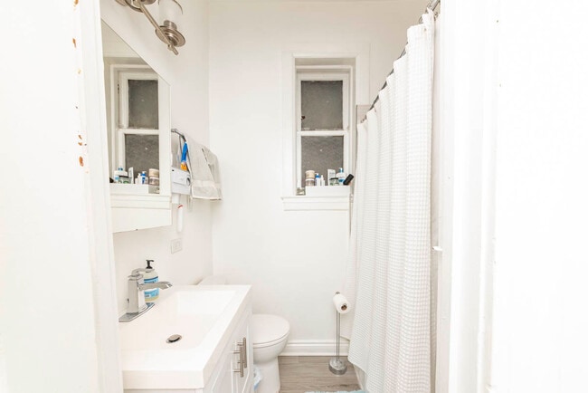 Photo - 1722 N Mohawk St Unidad 1R