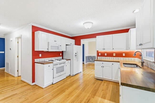 Photo - 1424 Brookwood Dr
