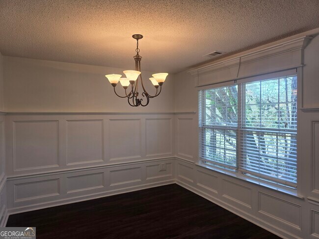 Photo - 434 Roberts Way