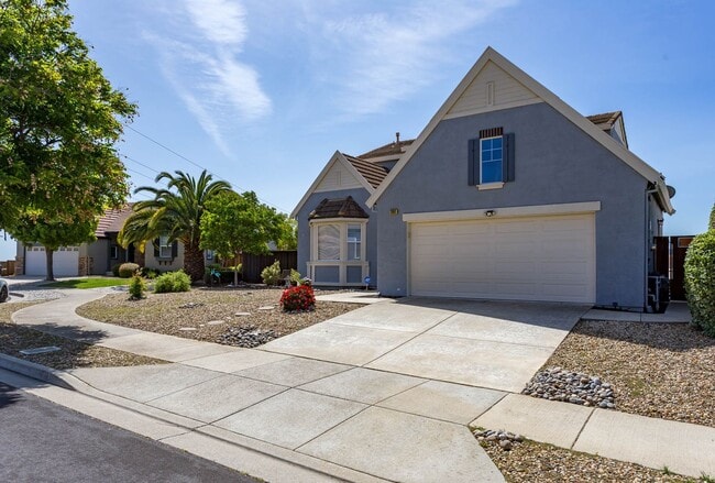 Photo - Gorgeous 4 Bedroom with SOLAR in Shadow Lakes!