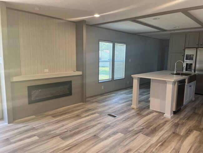 216 Redwood Dr