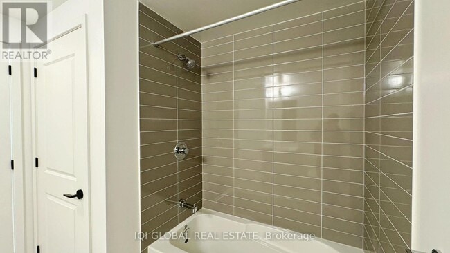 Photo - 2343 Khalsa Gate Unité 541