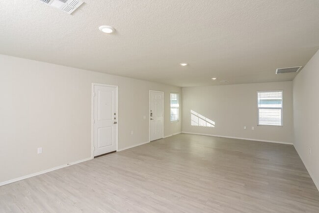 13115 Ashworth Blvd