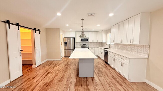 Photo - 3919 N 85th St